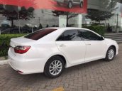 Cần bán Toyota Camry đời 2017, màu trắng