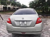 Cần bán xe Nissan Teana 2.0AT đời 2011, màu bạc, nhập khẩu nguyên chiếc ít sử dụng, 580 triệu