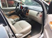 Bán Toyota Innova G đời 2011, màu bạc chính chủ