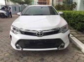Cần bán Toyota Camry đời 2017, màu trắng