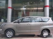 Bán xe Toyota Innova sản xuất 2017, màu bạc