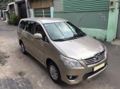 Bán Toyota Innova 2.0V đời 2014, màu vàng số tự động