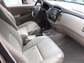 Bán Toyota Innova 2.0V đời 2014, màu vàng số tự động