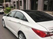 Cần bán Hyundai Sonata 2.0AT đời 2011, màu trắng, nhập khẩu nguyên chiếc, giá 620tr