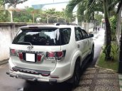 Cần bán gấp Toyota Fortuner năm 2016, màu trắng số sàn