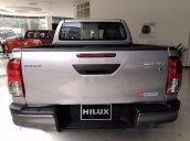 Bán ô tô Toyota Hilux đời 2016, màu bạc