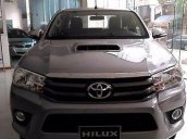 Bán ô tô Toyota Hilux đời 2016, màu bạc