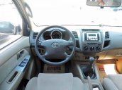 Cần bán gấp Toyota Fortuner 2.5G đời 2010, màu đen số sàn, giá tốt