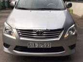 Cần bán xe Toyota Innova E 2012, màu bạc, giá 540tr