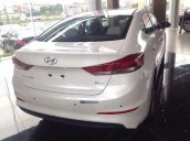 Bán xe Hyundai Elantra 1.6AT đời 2017, màu trắng, 625tr