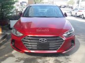 Cần bán Hyundai Elantra 1.6AT 2017, màu đỏ, tặng ngay bảo hiểm 1 năm và phụ kiện, tiền mặt khủng