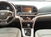Cần bán Hyundai Elantra 1.6AT 2017, màu đỏ, tặng ngay bảo hiểm 1 năm và phụ kiện, tiền mặt khủng