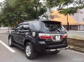 Cần bán Toyota Fortuner V 4x4AT đời 2010, màu đen  