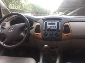 Cần bán gấp Toyota Innova đời 2011, màu bạc