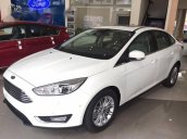 Bán Ford Focus đời 2017, màu trắng, giá 592tr