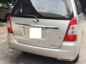 Cần bán xe Toyota Innova E đời 2012, màu bạc