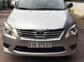 Cần bán xe Toyota Innova E đời 2012, màu bạc