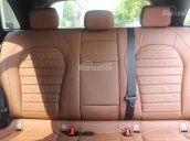 Cần bán xe Mercedes GLC 300 đời 2017, màu trắng, xe đi ít giá nét