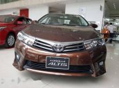 Cần bán xe Toyota Corolla Altis đời 2017, màu nâu