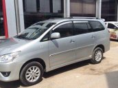 Cần bán lại xe Toyota Innova 2.0G AT đời 2013, màu bạc xe gia đình