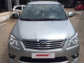 Cần bán lại xe Toyota Innova 2.0G AT đời 2013, màu bạc xe gia đình