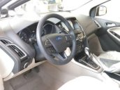 Cần bán Ford Focus Titanium sản xuất 2016 giá cạnh tranh