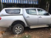 Cần bán gấp Mitsubishi Triton đời 2008, màu bạc xe gia đình