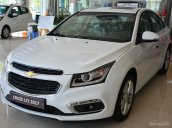 Cần bán Chevrolet Cruze đời 2018 màu trắng, giá 699 triệu