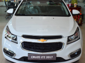 Cần bán Chevrolet Cruze đời 2018 màu trắng, giá 699 triệu