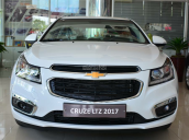 Cần bán Chevrolet Cruze đời 2018 màu trắng, giá 699 triệu