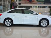 Cần bán Chevrolet Cruze đời 2018 màu trắng, giá 699 triệu