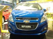 Chevrolet Spark LT 5 chỗ xanh dương, giao xe tận An Giang, trả trước 10% (90tr), bảo hành 3 năm, LH Nhung 0907148849