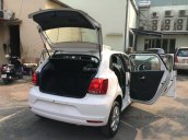 Bán Polo Hatchback Volkswagen màu trắng, nhập khẩu - Giá tốt giao, xe tận nhà. LH Long 0933689294