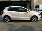 Bán Polo Hatchback Volkswagen màu trắng, nhập khẩu - Giá tốt giao, xe tận nhà. LH Long 0933689294