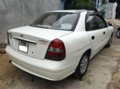 Cần bán Daewoo Nubira đời 2002, màu trắng số sàn, 135 triệu