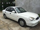 Cần bán Daewoo Nubira đời 2002, màu trắng số sàn, 135 triệu