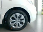 Cần bán Hyundai i10 1.2MT Base đời 2017, màu trắng - Ưu đãi tiền mặt nhiều - Kèm quà tặng hấp dẫn