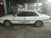 Xe Toyota Camry đời 1987, màu trắng số sàn, giá 95tr