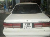 Xe Toyota Camry đời 1987, màu trắng số sàn, giá 95tr