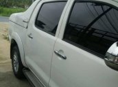 Cần bán xe Toyota Hilux đời 2014, màu trắng