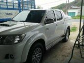 Cần bán lại xe Toyota Hilux MT 2014, màu trắng chính chủ