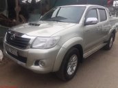 Bán ô tô Toyota Hilux đời 2014, màu bạc