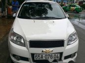 Cần bán gấp Chevrolet Aveo MT đời 2015, màu trắng xe gia đình, giá chỉ 345 triệu