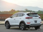 Cần bán Hyundai Tucson đời 2017, màu trắng