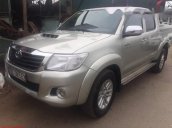 Xe Toyota Hilux MT đời 2014, màu bạc giá cạnh tranh