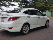 Cần bán gấp Hyundai Accent MT đời 2011, màu trắng xe gia đình