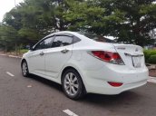Cần bán gấp Hyundai Accent MT đời 2011, màu trắng xe gia đình