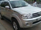 Cần bán lại xe Toyota Fortuner đời 2012, màu bạc giá cạnh tranh