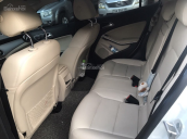 Bán xe Mercedes-Benz GLA 200 năm 2016 màu trắng, nội thất kem,  xe nhập Đức