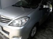 Bán xe Toyota Innova đời 2009, màu bạc số tự động